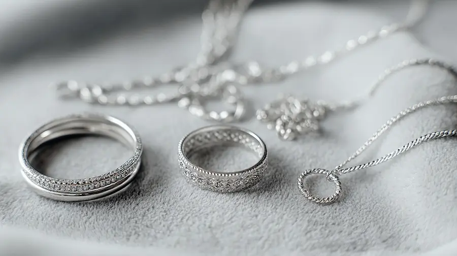 Silver jewelry for cool undertones